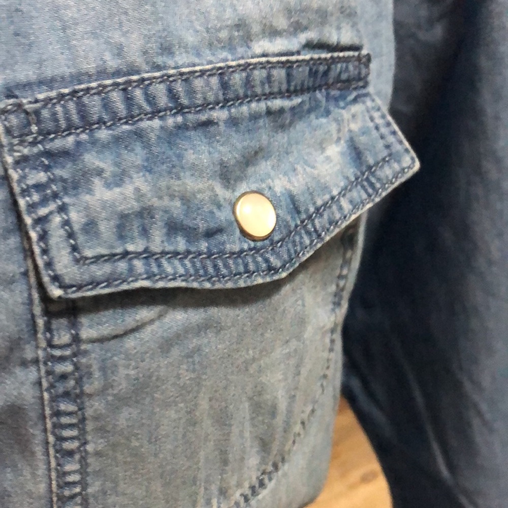 Button up - Picture 7 of 7